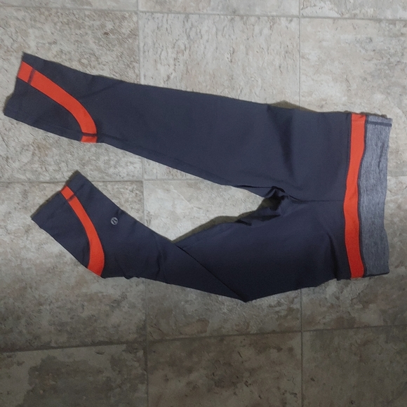 NWOT Lululemon Crops - Picture 3 of 3